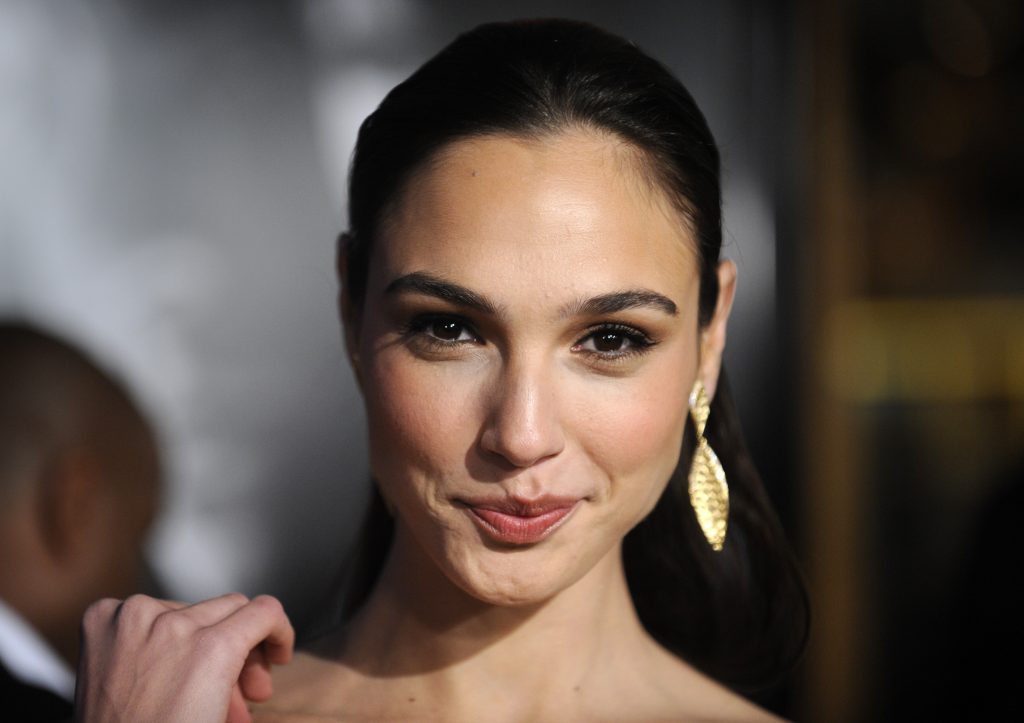 Gal gadot burn wallpaper