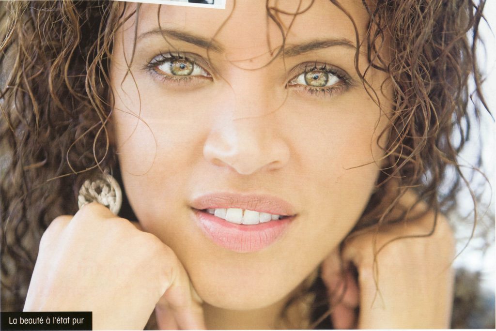 Young noemie lenoir face eyes green