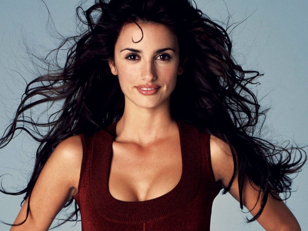 Young penelope cruz wallpaper