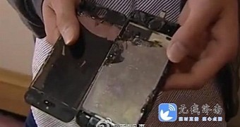 Iphone 5s explodes on owner s bed while charging