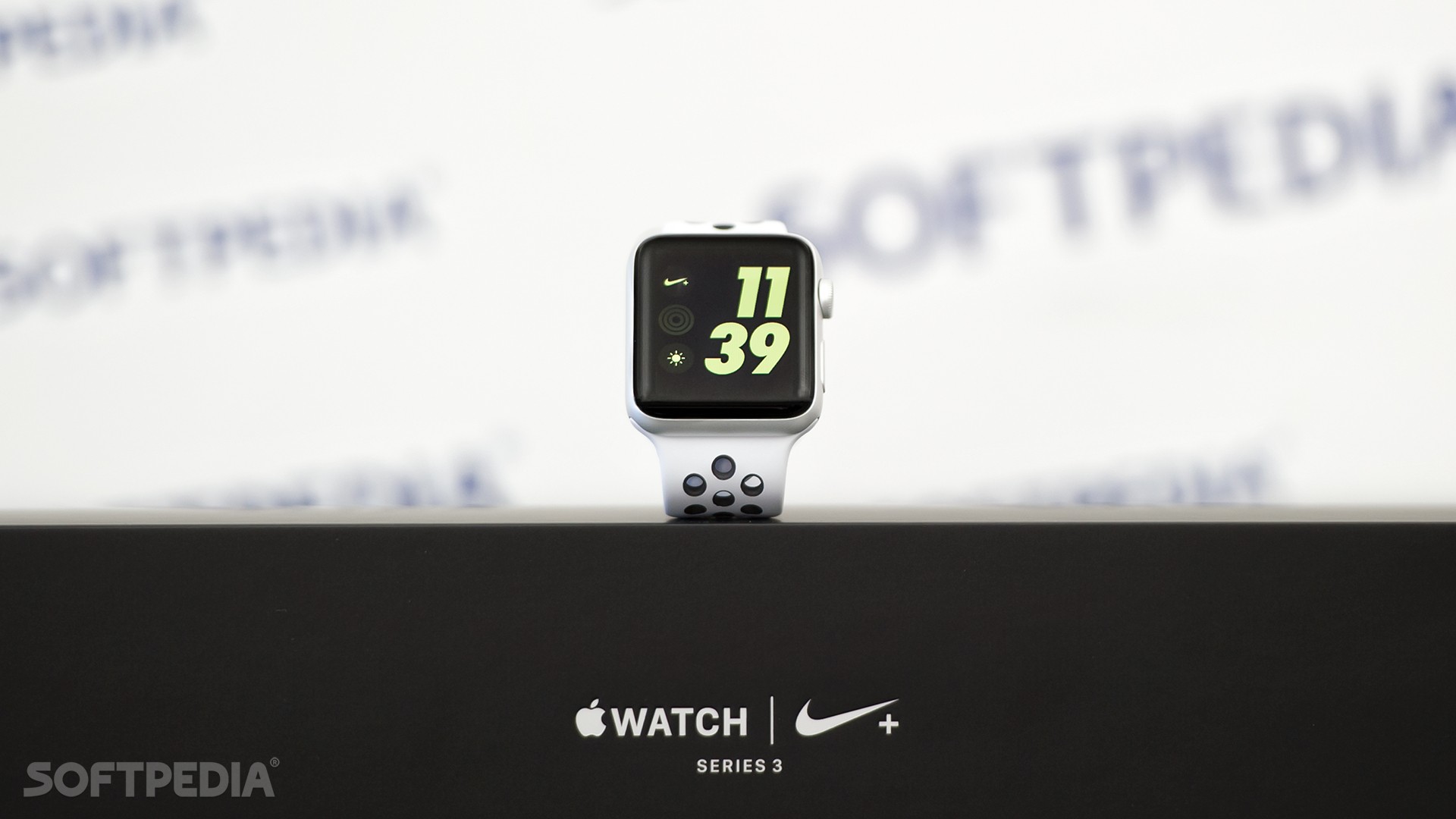 Apple sells more apple watches but loses market share due to fitbit growth 522131 2