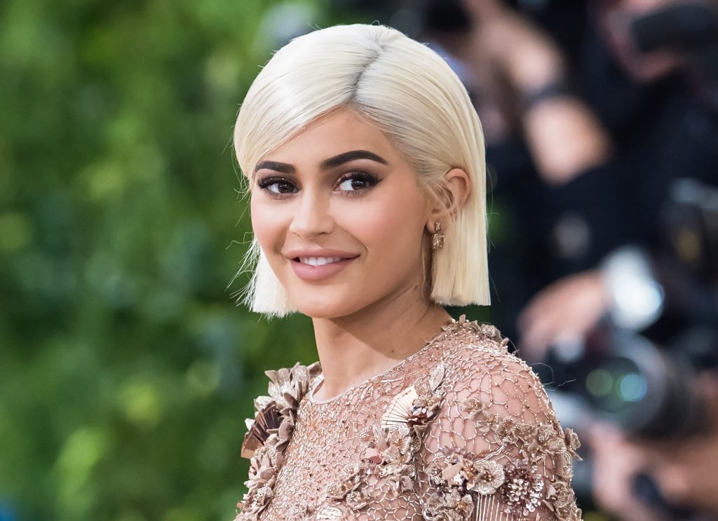 Kylie jenner short blonde hair