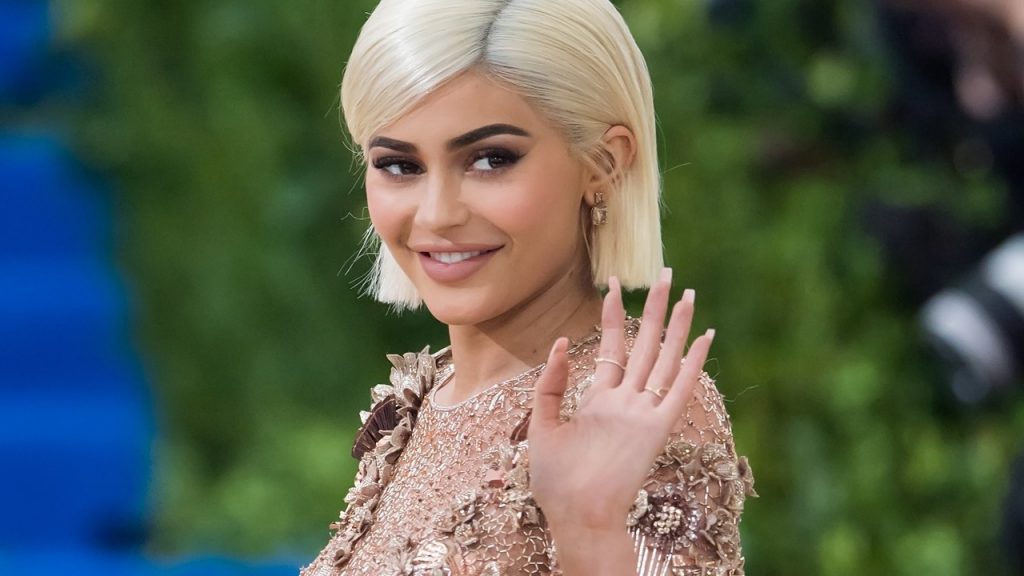 Kylie jenner wave long nails