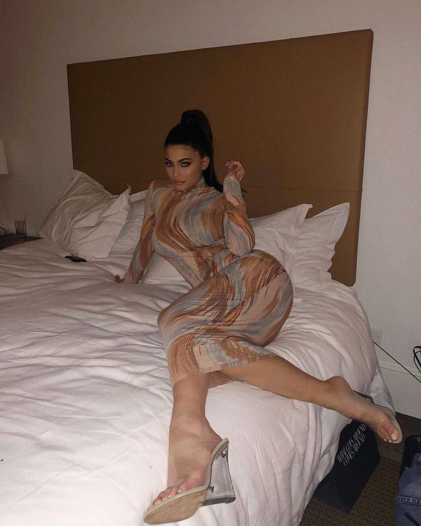 Kylie jenner posing