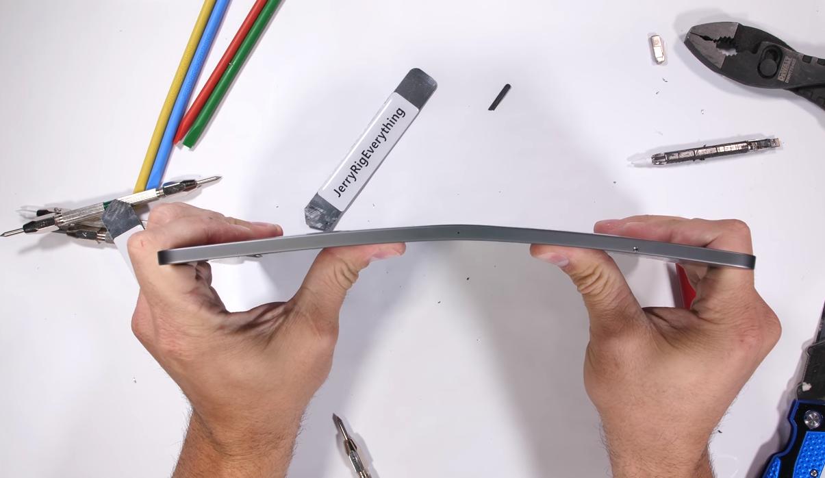 Apple explains why bending devices are perfectly normal 524448 2