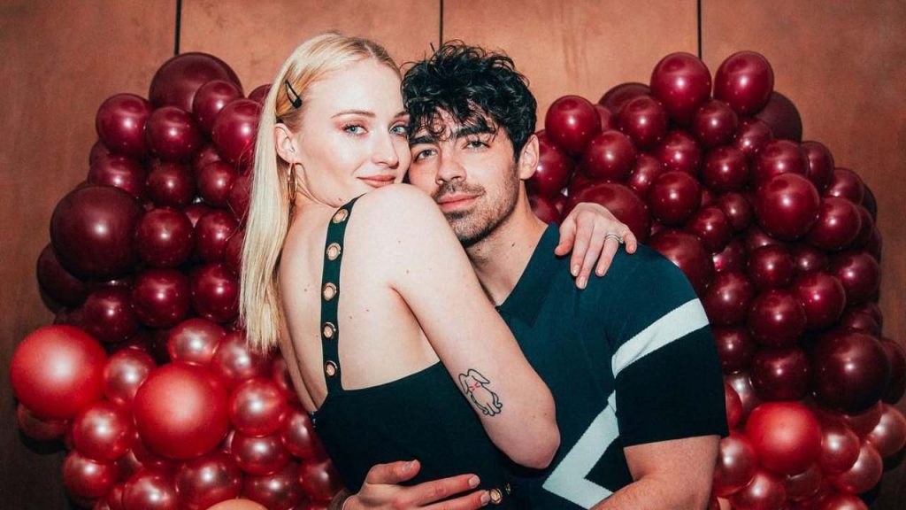 Joe jonas married to sophie turner