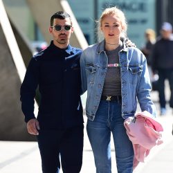 Joe jonas with sophie looking for a house in la
