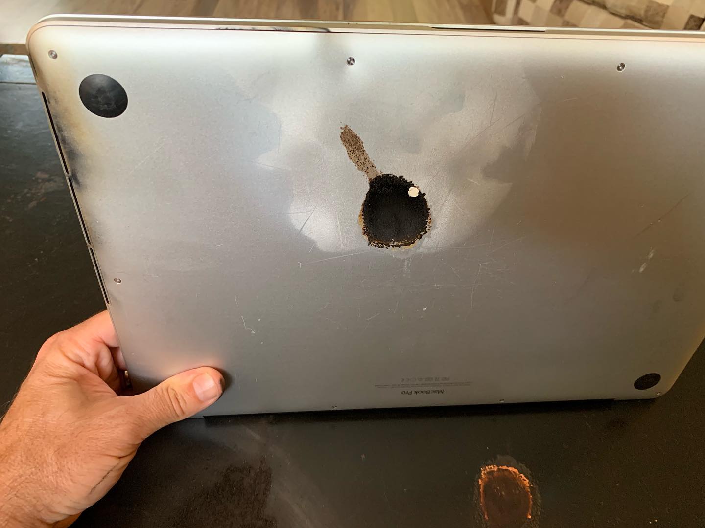 Apple s macbook banned by airlines due to battery fire risk 527168 2