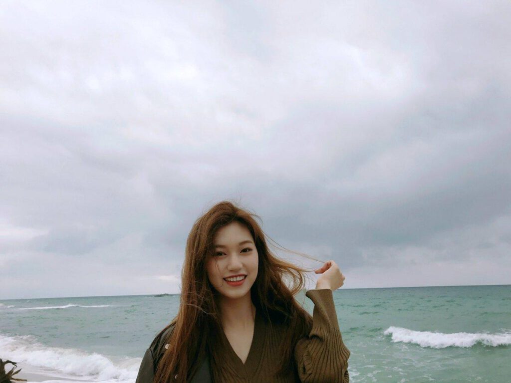 Beautiful doyeon wallpaper smiling