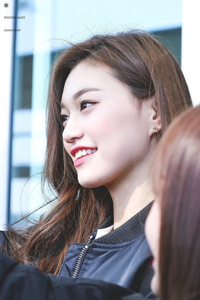 Doyeon teeth closeup