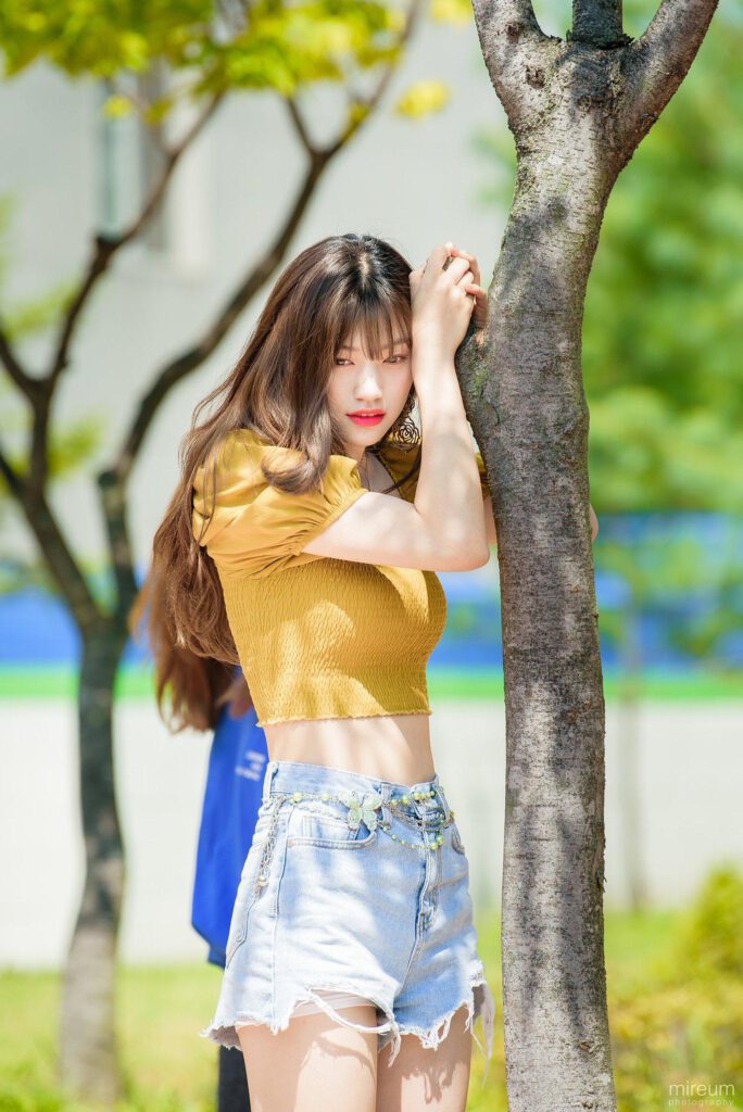 Doyeon yellow top