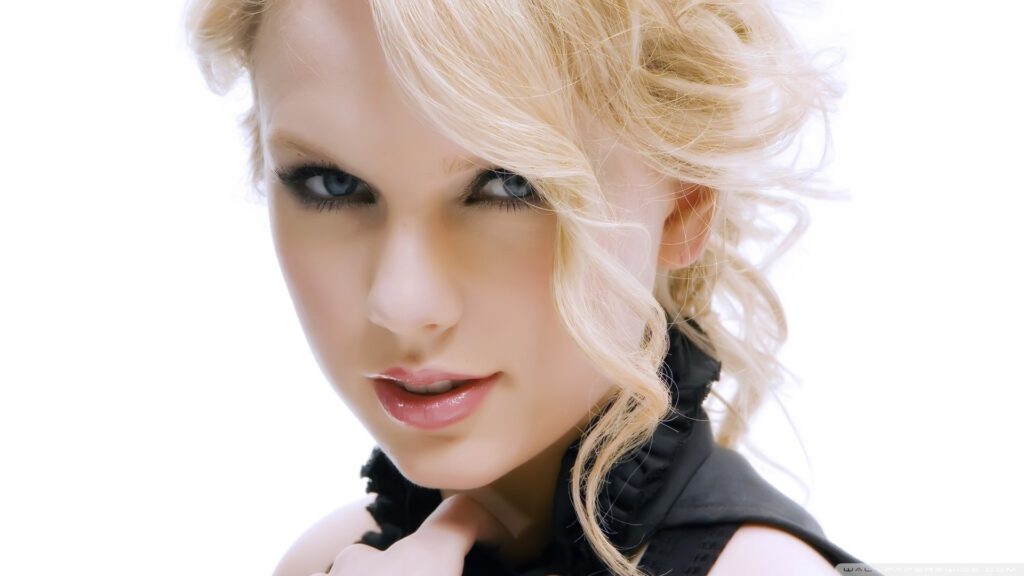 Taylor swift blonde hair