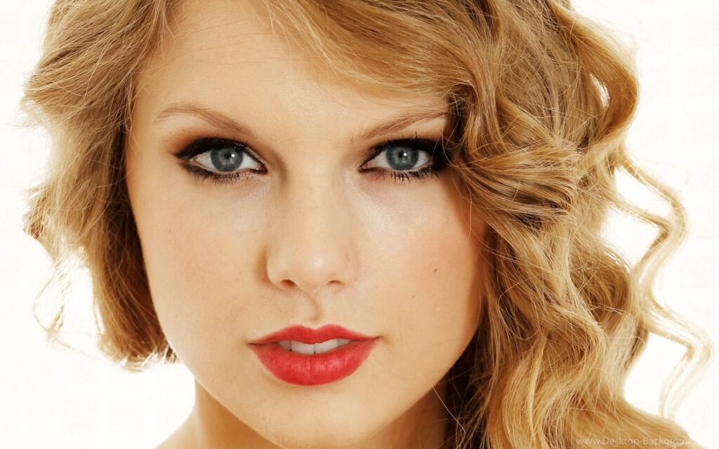 Taylor swift closeup face