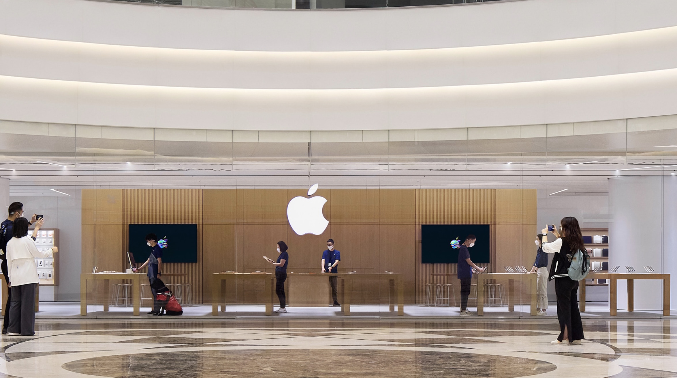 Apple opens an apple store in wuhan 535436 2