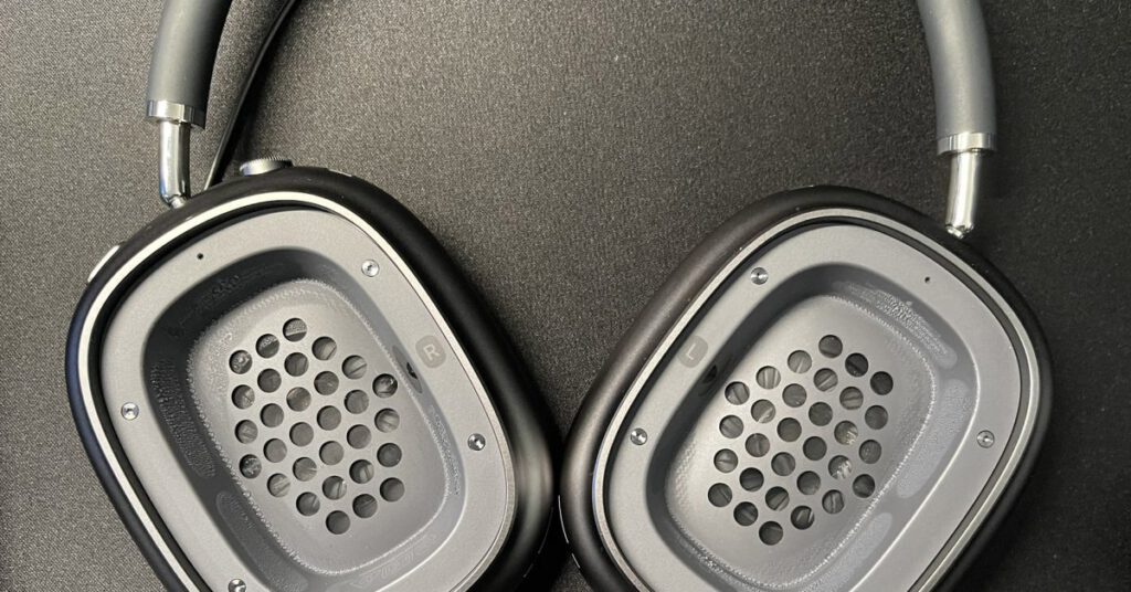 Airpods max condensation.jpg