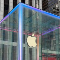 Apple fifth ave apple intelligence iphone 16.jpg