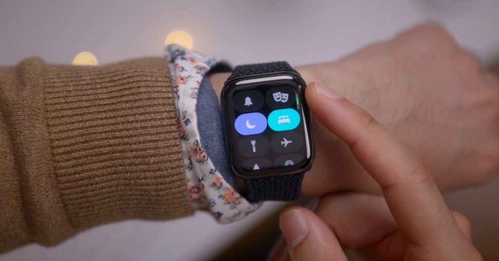 Watchos 7 recap review sleep mode control center.jpg